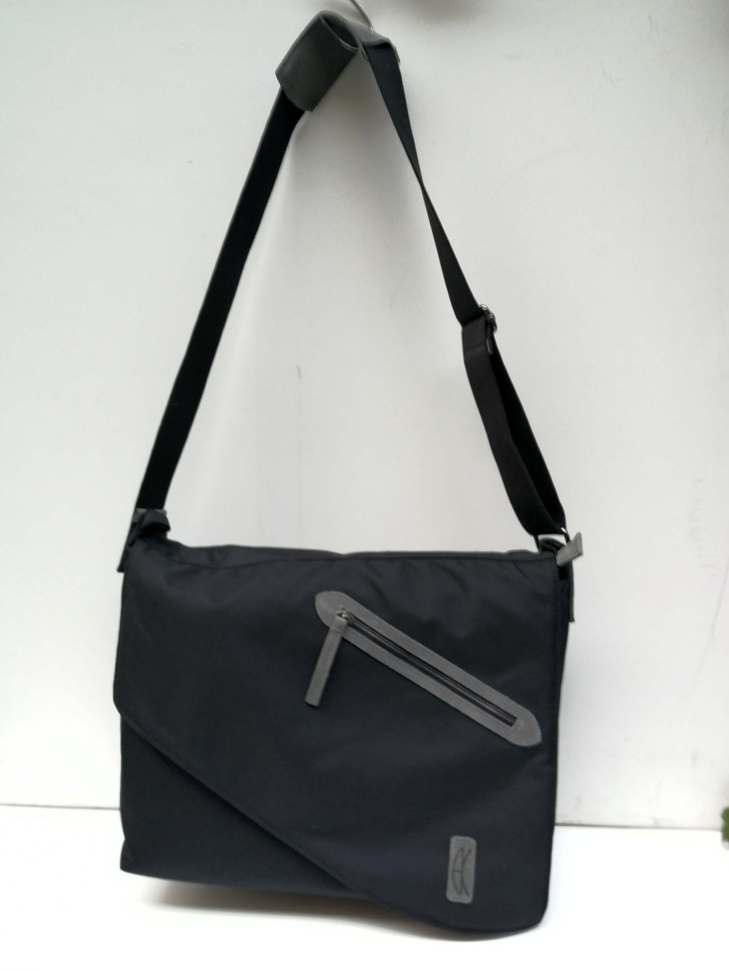 URBANA メッセンジャーバッグ