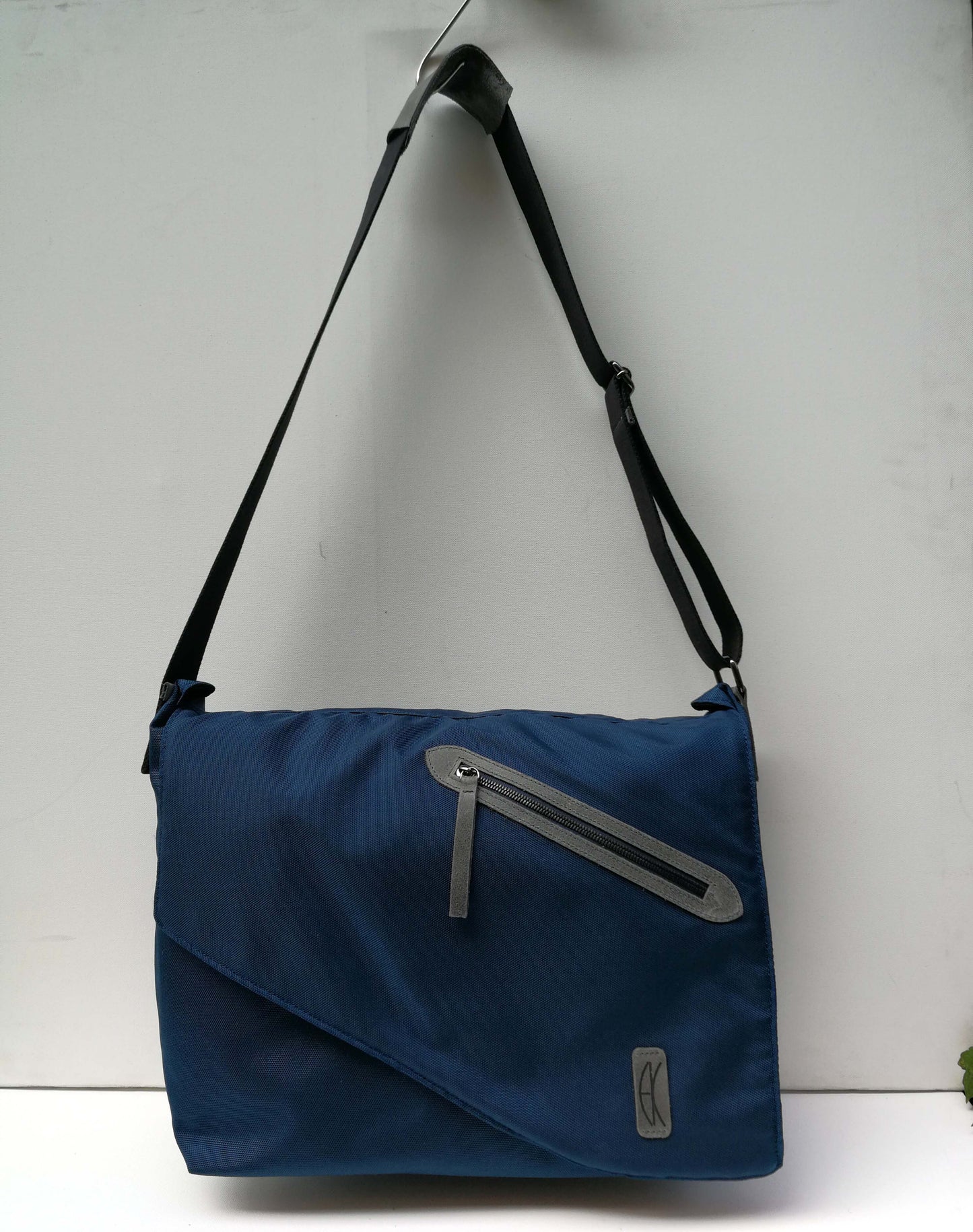 URBANA メッセンジャーバッグ